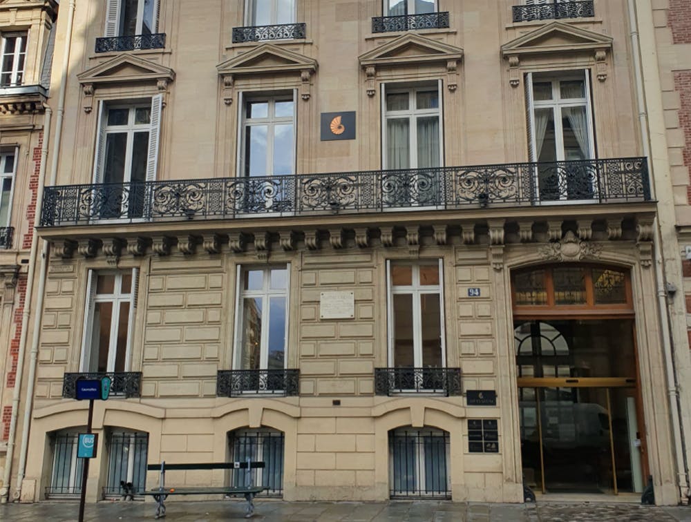Building in the eighth district in Paris where the offices of Optimum Gestion financière S.A. are based.